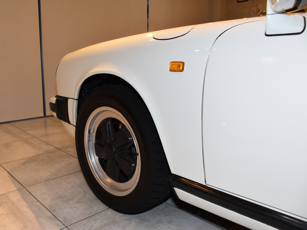 ポルシェ　911(Type930)