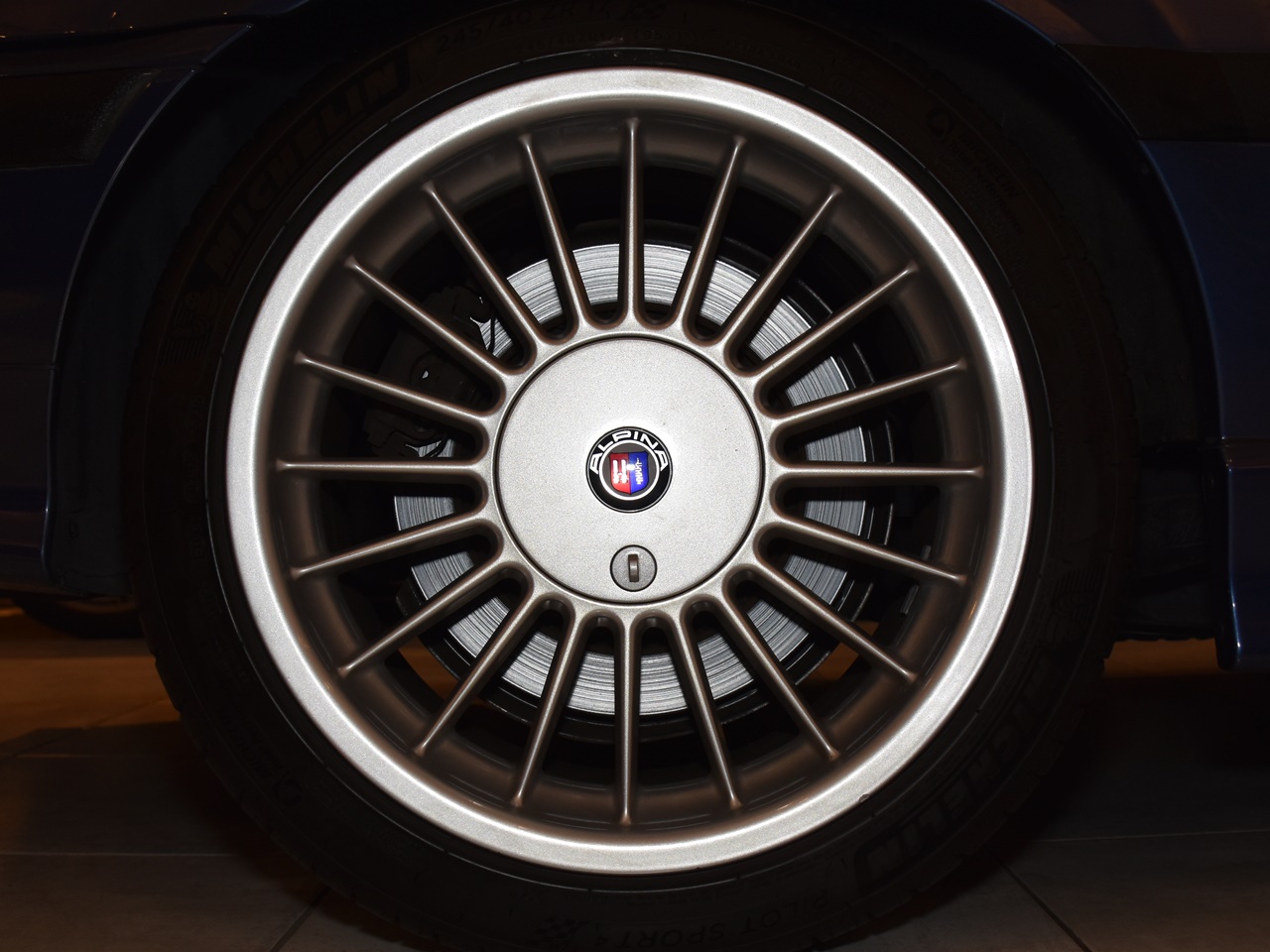 BMWアルピナ　B8