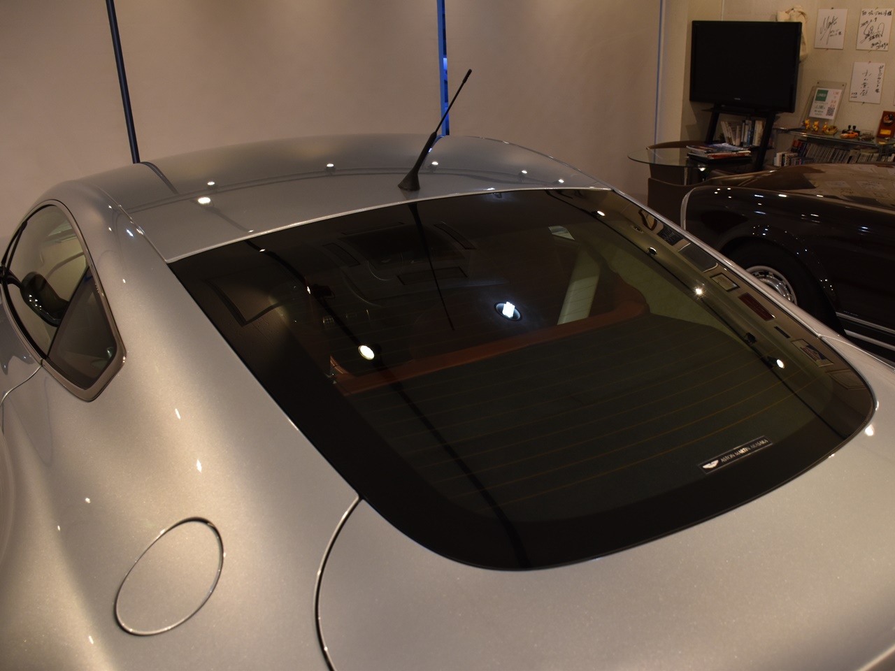 アストンマーティン　V8