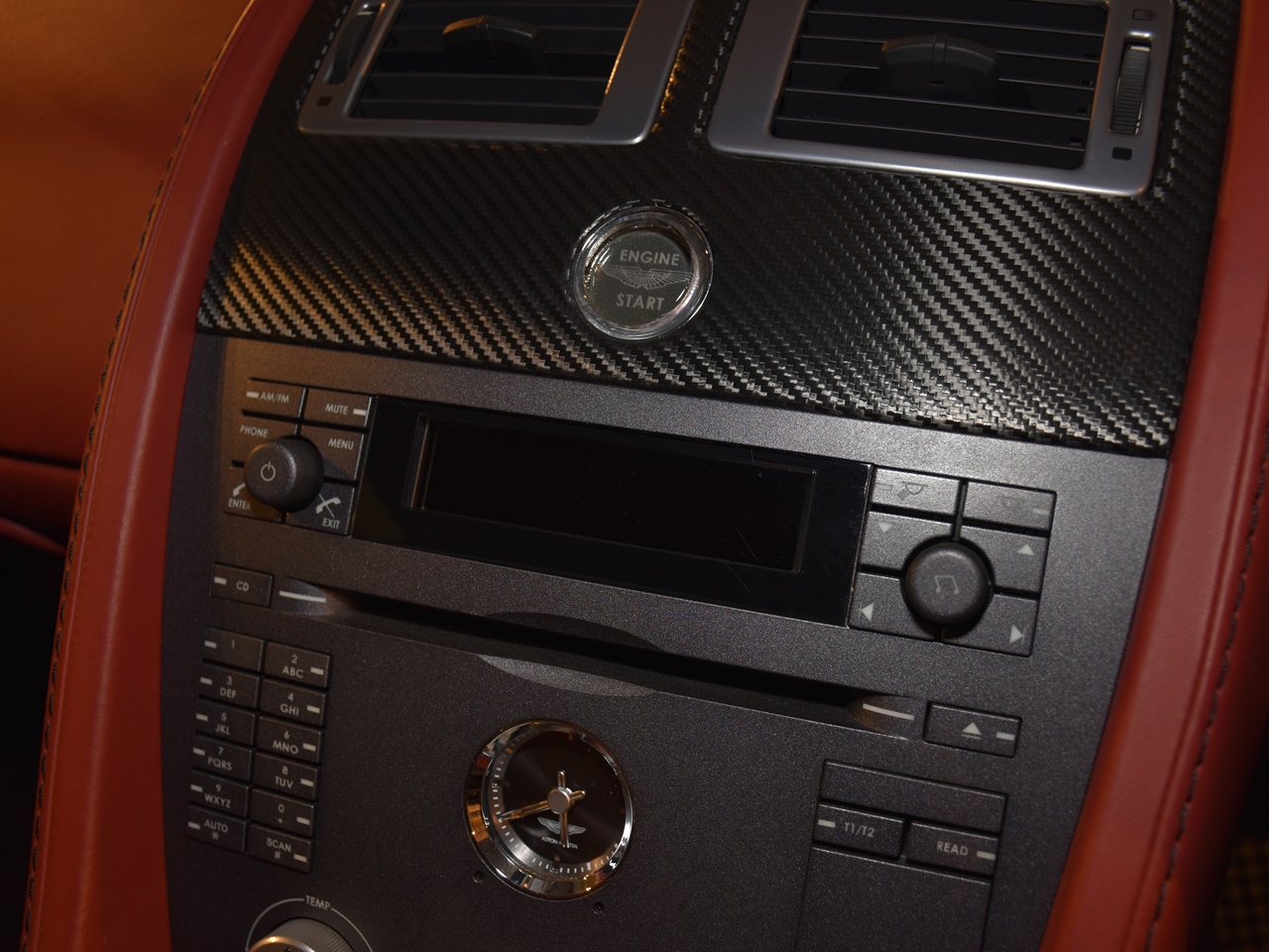 アストンマーティン　V8