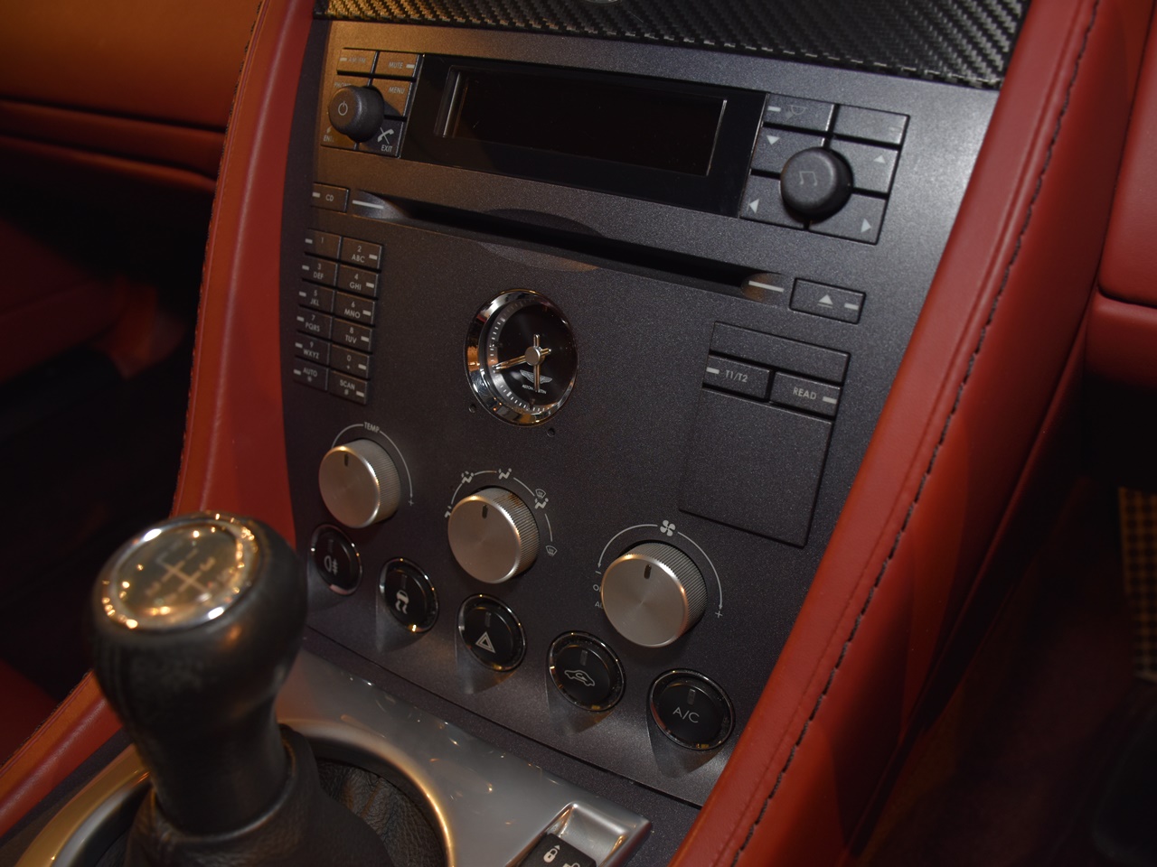 アストンマーティン　V8