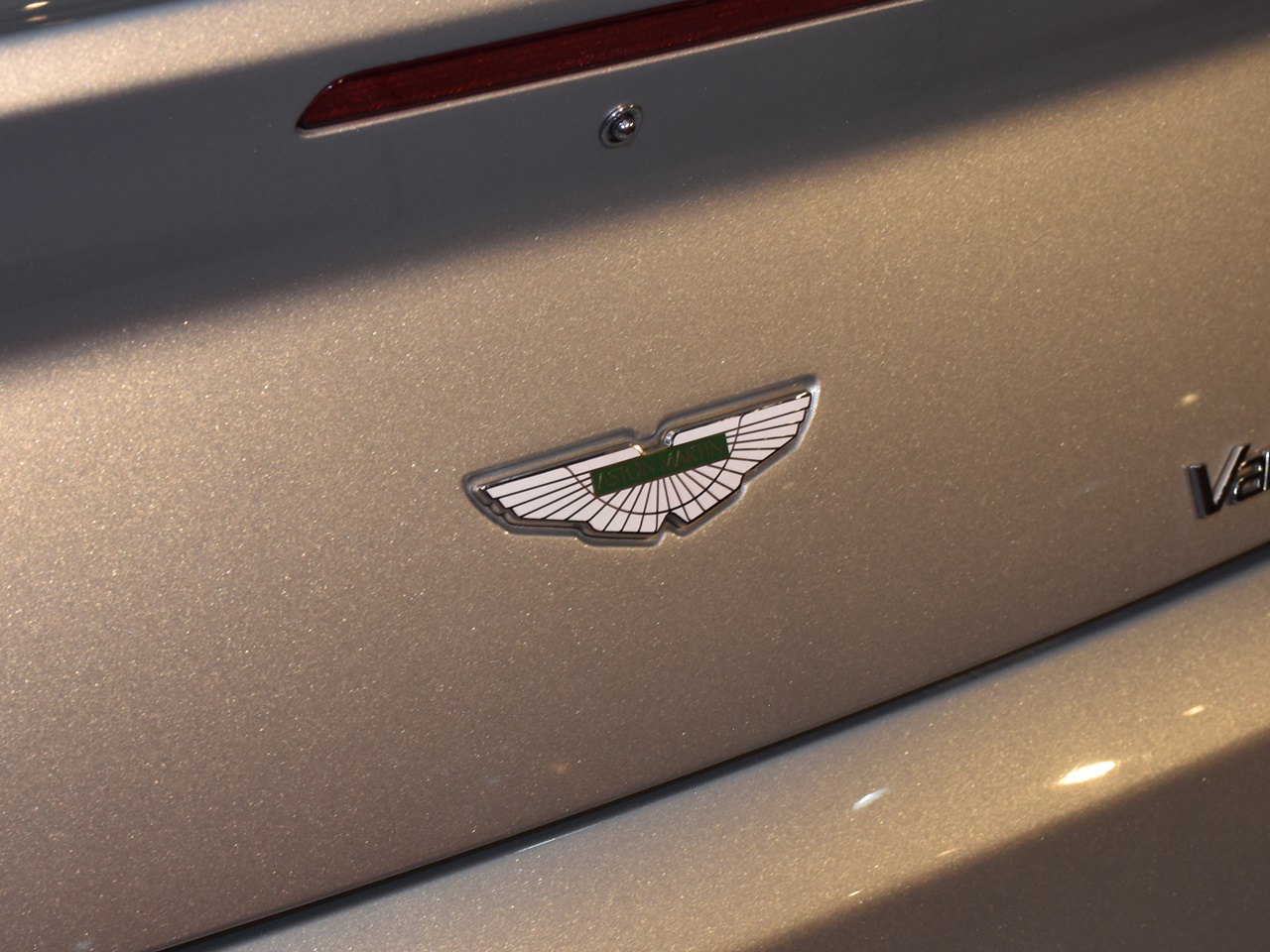 アストンマーティン　V8