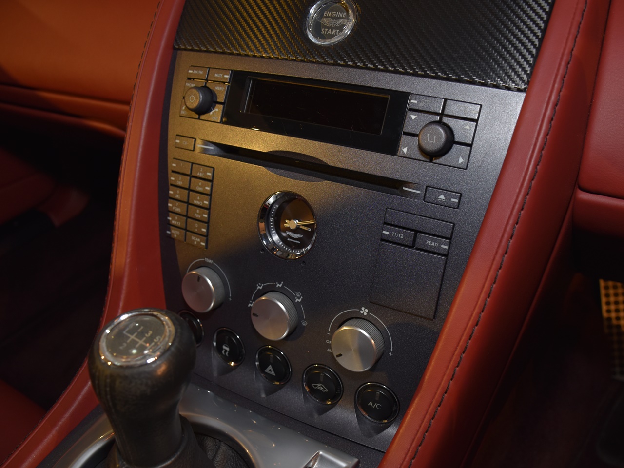 アストンマーティン　V8