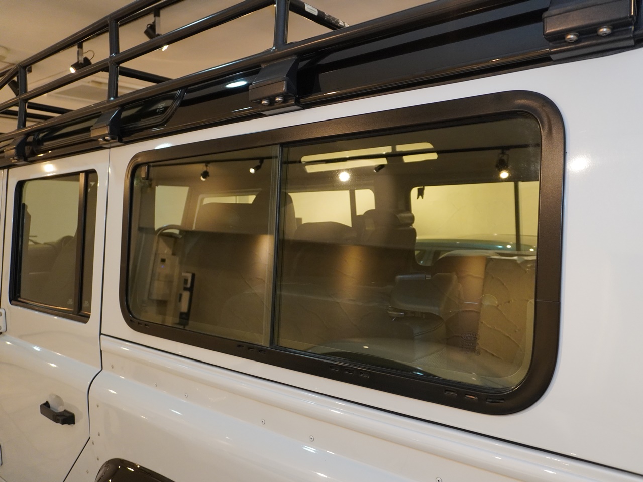 ランドローバー　ディフェンダー